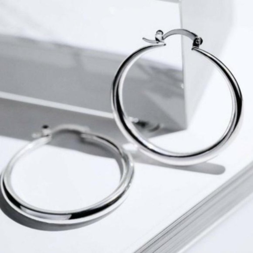 New 18K White Gold 1.5”Round Hoops Earrings